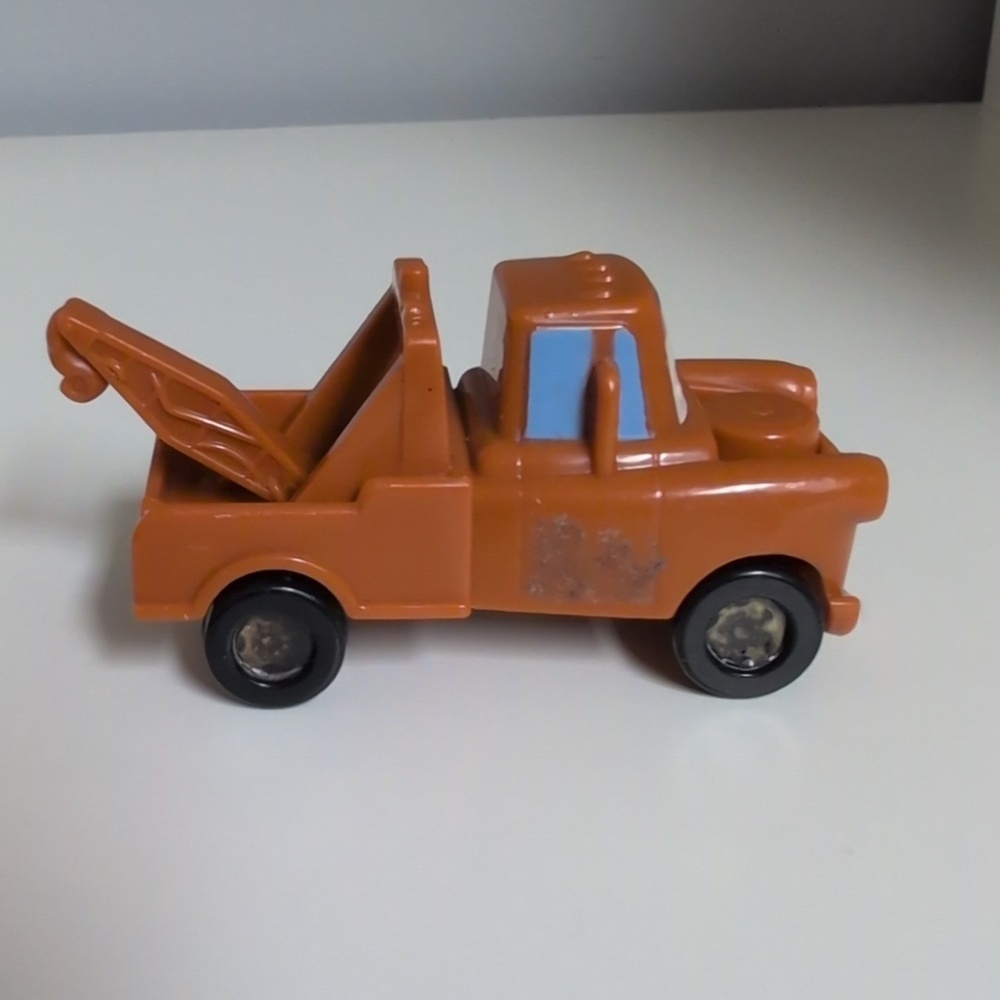 🩷4/$20🩷 Disney CARS Mater Tow Truck Toy - Picture 3 of 4